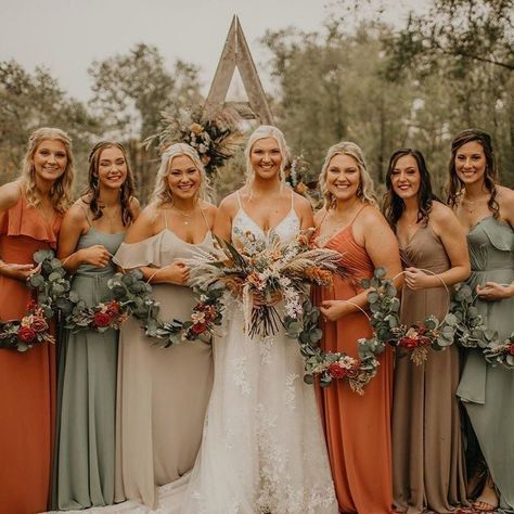 Tan Bridesmaids, Bridesmaid Dress Color Schemes, Rustic Bridesmaid Dresses, Rustic Bridesmaids, Rust Bridesmaid Dress, Rusting Wedding, Neutral Bridesmaid Dresses, Orange Bridesmaid, Fall Bridesmaids