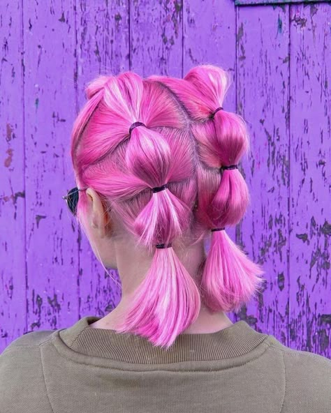 Weird But Cute Hairstyles, Rave Hairstyles Short Curly, Easy Funky Hairstyles, Cute Colorful Hairstyles, 80s Braids Hairstyles, Short Bubble Braid, Ideas For Short Hair Styling Easy, Hair Styles Unique, Unique Hair Styles