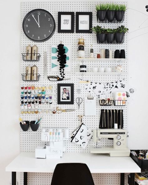 Pegboard Craft Room, Pegboard Storage, Pegboard Organization, Coin Couture, Decor Ikea, Ideas Para Organizar, Ideas Ikea, غرفة ملابس, Craft Room Storage