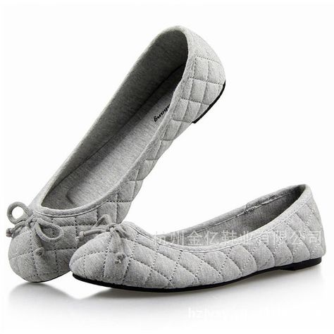 Classic Bow Accent Gray Quilted Cotton Fabric Ballet Flats (86.065 COP) ❤ liked on Polyvore featuring shoes, flats, sapatos, flat shoes, gray flat shoes, bow ballet flats, bow flats and grey shoes Grey Flats Shoes, Gray Ballet Flats, Gray Flats, Flat Pumps, Flowers Tote, Grey Flats, Gray Shoes, Grey Quilt, Shoes Grey