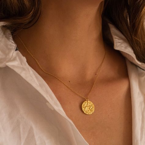 14K Gold Bull Coin Jewelry, EB56 Charging Bull, Chunky Gold Necklaces, Dainty Chain Necklace, Lion Necklace, Gold Coin Necklace, Coin Pendant Necklace, Gold Coin, Jewelry Lookbook, Disc Necklace