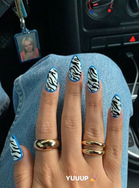 Nail Designs 2023 Trends, Summer Nails Inspo 2023, Nails Inspo 2023, Easter Nail Ideas Spring, Graphic Nails, Nail Ideas Spring, Detailed Nail Art, Easter Nail Ideas, Maquillage Yeux Cut Crease