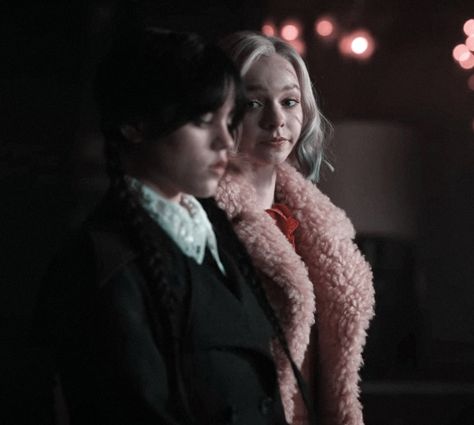 Wednesday S1 E8 A Murder of Woes Jenna Ortega Y Emma Myers, Jenna Ortega Emma Myers, Wednesday Addams Enid Sinclair, Wednesday Addams Enid, Wednesday Enid, Wednesday Memes, Wednesday Cast, Crochet Snood, Enid Sinclair