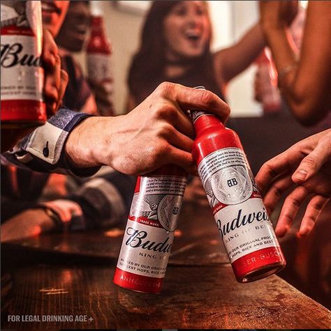 Budweiser Party Photography Chai Bia, Heineken Beer, Bud Light Beer, Party Photoshoot, Budweiser Beer, Miller Lite, Stella Artois, Beer Party, Party Photography