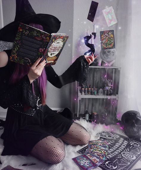 Witch Aesthetic Dark, Edgy Grunge Outfits, Pastel Witch, Kawaii Pastel Goth, Fantasy Hair, Witch Outfit, Aesthetic People, Grunge Girl, Goth Aesthetic