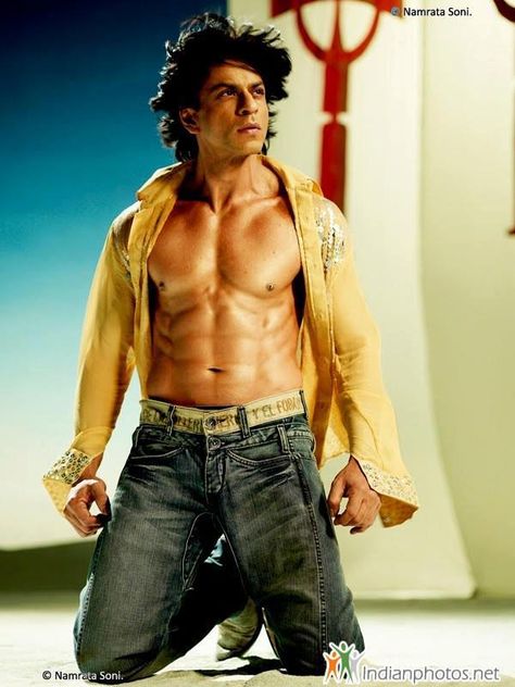 SRK Shah Rukh Khan Movies, Srk Movies, Sixpack Workout, Om Shanti, Om Shanti Om, Indian Man, Ricky Martin, Shah Rukh Khan, Hrithik Roshan