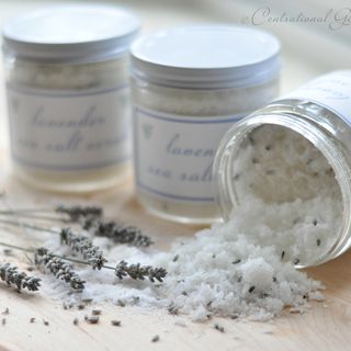 DIY~ Lavender Sea Salt Scrub Lavender Salt, Sea Salt Scrub, Scrub Diy, Sea Salt Scrubs, Homemade Scrub, Diy Body Scrub, Diy Scrub, Scrub Recipe, Salt Scrub