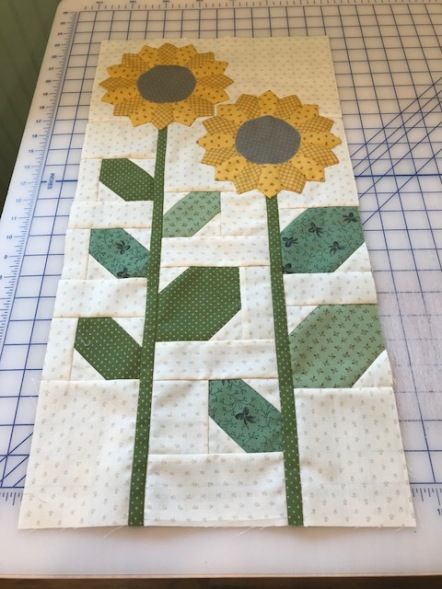 Sunflower block finished! Sunflower Quilt Blocks, Sunflower Quilt Block Pattern Free, Sunflower Quilts Ideas, Sunflower Quilt Block Pattern, Sunflower Quilt Block, Sunflower Quilt, Fall Quilt, Sunflower Quilts, Quilt Block Patterns Free