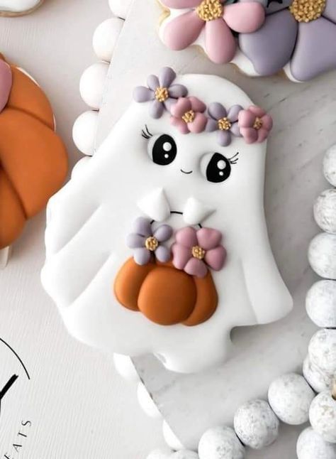 Monster Cookies Halloween, Thanksgiving Cookies Decorated, Galletas Halloween, Halloween Sugar Cookies Decorated, Pasteles Halloween, Cookie Recipes Decorating, Gingerbread Candle, Postres Halloween, Cookies Halloween