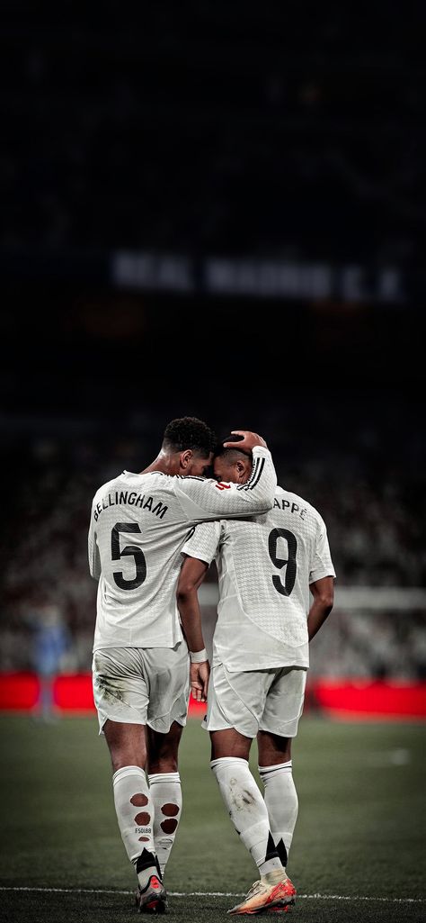 Real Madrid Pictures, Real Madrid Photos, Real Madrid Club, Funny Soccer Videos, Real Madrid Team, Real Madrid Wallpapers, Madrid Wallpaper, Real Madrid Players, Soccer Workouts