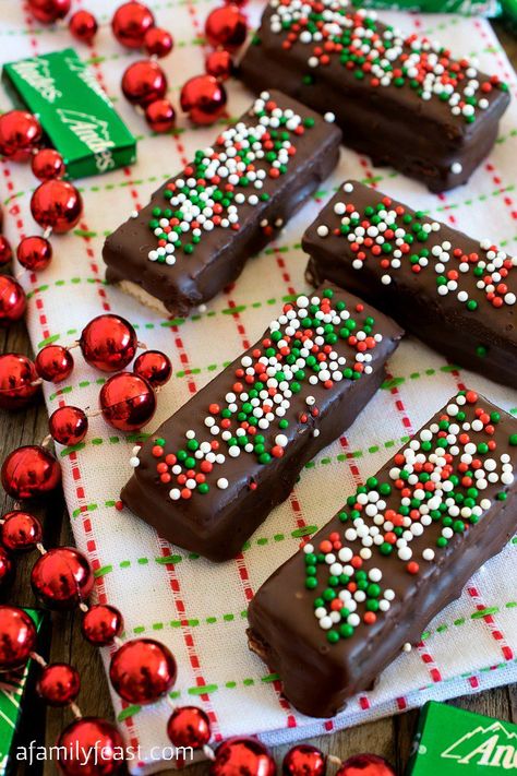 Sugar Wafer Cookies Ideas, Chocolate Dipped Sugar Wafers, Dipped Sugar Wafers, Chocolate Truffle Cookies Recipe, Christmas White Chocolate, Wafer Cookie Recipe, Sugar Wafers, Wafers Recipe, Chocolate Truffle Cookies