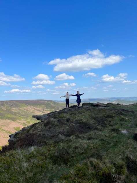 Peak District Aesthetic, Hiking England, Hiking Uk, Peak District England, Autumn Moodboard, Hiking With Friends, 2025 Goals, West Highland Way, Winter Hike