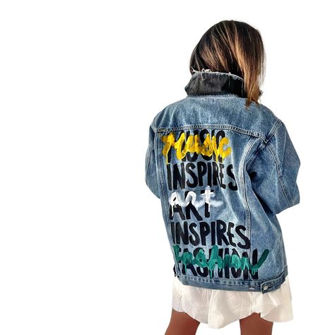 Paint On Clothes, Art Inspired Fashion, Basic Clothes, Hand Painted Denim Jacket, Denim Jacket Fashion, Denim Art, Painted Jacket, Painted Denim Jacket, Nyc Studio