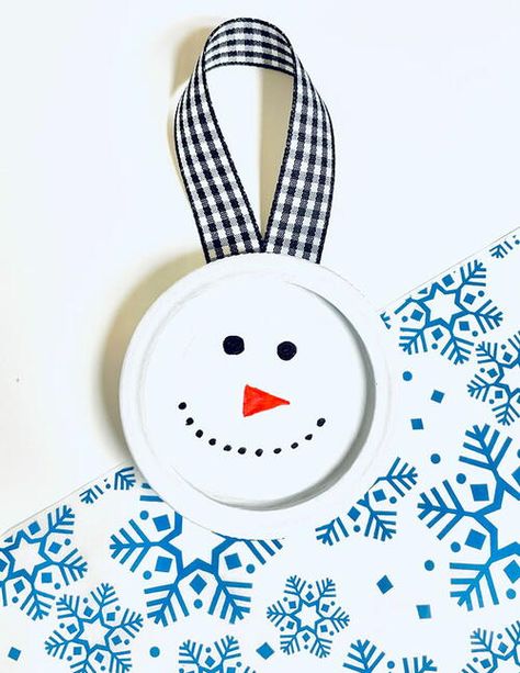 Snowman Mason Jar Lid Ornament Canning Jar Lids Christmas Ornaments, Snowman Christmas Tree Theme, Mason Jar Lid Ornaments, Jar Lid Ornaments, Lid Ornaments, Lid Crafts, Jar Lid Crafts, Snowman Mason Jar, Recycle Craft Projects