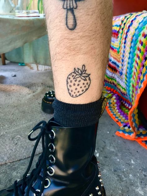 Stick And Pokes, Heavily Tattooed, Tattooed People, Strawberry Tattoo, Stick Poke Tattoo, Kunst Tattoos, Party Tattoos, Sick Tattoo, Stick N Poke Tattoo