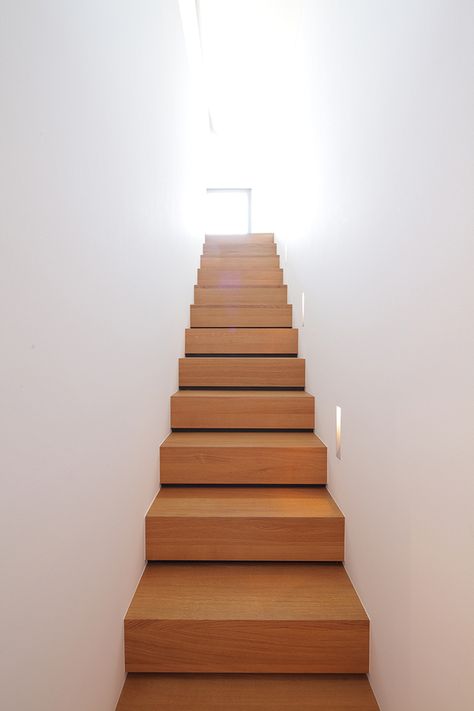 House in Paderborn | Wannenmacher-Möller Architekten GmbH; Photo: Csaba Mester  | Archinect Narrow Staircase Ideas, Staircase Photos, Paderborn Germany, Staircase Wood, Narrow Staircase, Townhouse Exterior, German City, Interior Staircase, Wood Railing