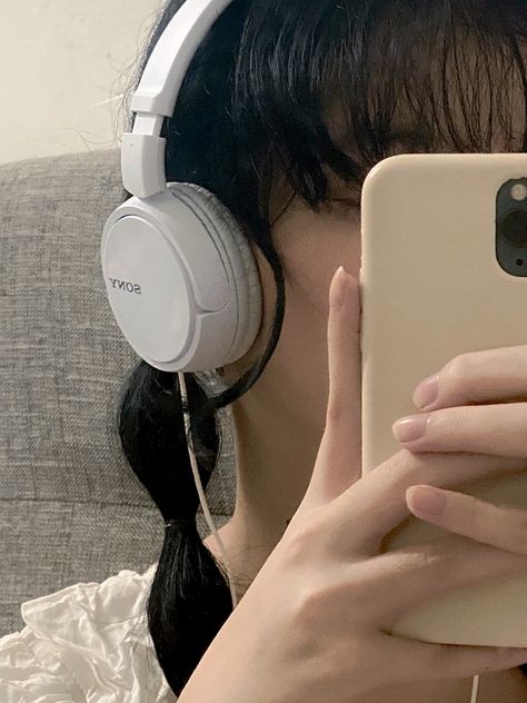 Sony Wired Headphones Aesthetic, Korean Headphones, Sony Wired Headphones, Sony Headphones Aesthetic, Sony Mdr Zx110, Overhead Headphones, Headphones Sony, Best Gaming Headset, Cute Headphones