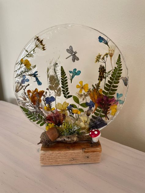 Wildflower and resin unique freestanding home decor, gift for her, June birthday gift for nature lovers, English garden resin preservation  This is beautiful English country garden  scene made from real flowers, leaves, shells and twigs, set in resin and displayed on a wooden stand. These are hand made to order so they may vary slightly as each flower and leaf is different !  If you are looking for a gift for a keen gardener or nature lover then look no further. This piece will transport them in Resin Preservation, Cottagecore Gifts, Instead Of Flowers, English Country Garden, British Flowers, Resin Wall Art, Botanical Decor, Woodland Scene, Flower Resin