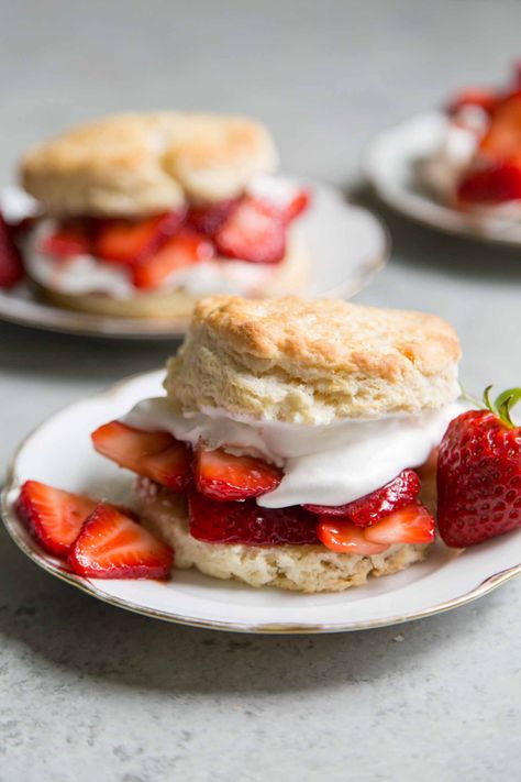 Balsamic Strawberry Shortcake- The Little Epicurean Strawberry Shortcake Muffins, Strawberry Shortcake Recipe Easy, Food Moodboard, Oreo Trifle, Vegan Strawberry Shortcake, Gluten Free Strawberry Shortcake, Shortcake Biscuits, Homemade Strawberry Shortcake, Easy Strawberry Shortcake