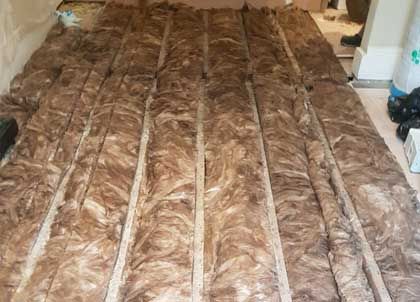 Underfloor Thermal Insulation Of Suspended Timber Floors #CraftedForLi Insulating Floors, Concrete Floor Insulation, Infloor Heating, Older Houses, Underfloor Insulation, 1930s Living Room, Plywood Subfloor, Mineral Wool Insulation, Timber Floor