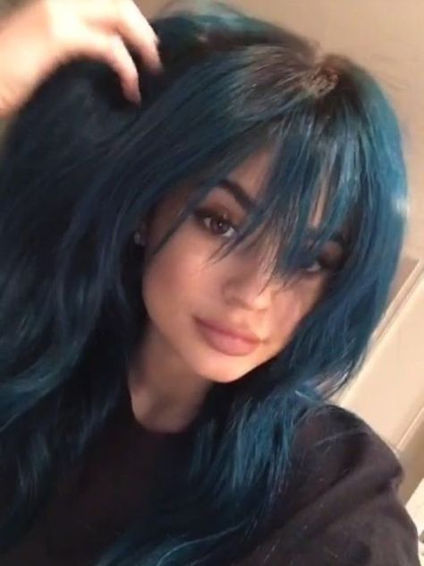 Jenner And Kardashian, Kylie Jenner Green Hair, Kylie Jenner Blue Hair, Kylie Jenner Hair Color, Kily Jenner, Kylie Hair, Kylie Jenner Hair, Tie Dye Hair, Looks Kylie Jenner