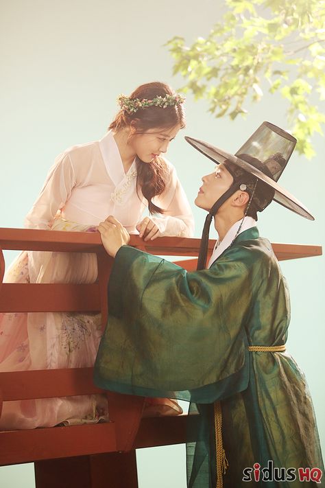 Moonlight Drawn By Clouds Wallpaper, Clouds Phone Wallpaper, Historical Korean Drama, Korean Photography, Moonlight Drawn By Clouds, Gu Family Books, Korean Couple Photoshoot, Big Bang Top, G-dragon