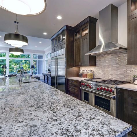 Best Countertops, Stone Countertops Kitchen, Natural Stone Kitchen, Remodeling Trends, Brown Kitchen Cabinets, Brown Kitchens, Stone Kitchen, Kitchen Remodeling Projects, Kitchen Trends