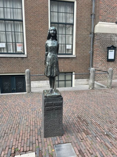 Anne Frank statue sculpture Amsterdam Anne Frank Museum, Anne Frank House, Travel Around Europe, Anne Frank, House Museum, Guest Posting, Travel Around, Europe Travel, The Beauty