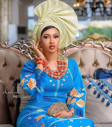 ?👸🏽 Asooke Rush!  #AsoEbiBella Muse @miss_lola1. Mua @shinelxmakeover  Photographer @charliel_photography  Gele @georgesnip Bead Gele Styles, Aso Ebi Lace, Aso Ebi Lace Styles, Latest Aso Ebi Styles, Trendy Ankara Styles, Ankara Gown Styles, Aso Ebi Styles, Latest Instagram, Aso Ebi