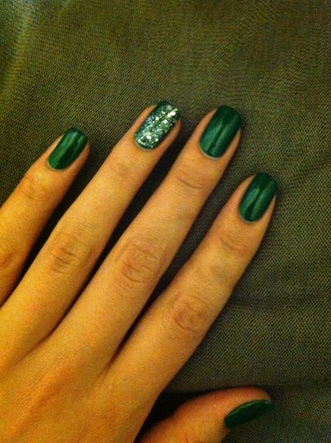 20 New Years Eve Nail Designs Base Coat Nail Polish, Emerald Nails, New Years Eve Nails, Green Nail, Party Nails, I Love Nails, Manicure Y Pedicure, Fancy Nails, Creative Nails