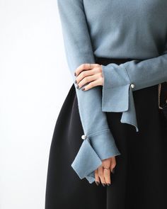 Manset Lengan, Detail Couture, Sleeves Ideas, Sleeves Designs For Dresses, Clothing Details, Designs For Dresses, French Blue, Abayas Fashion, 가을 패션