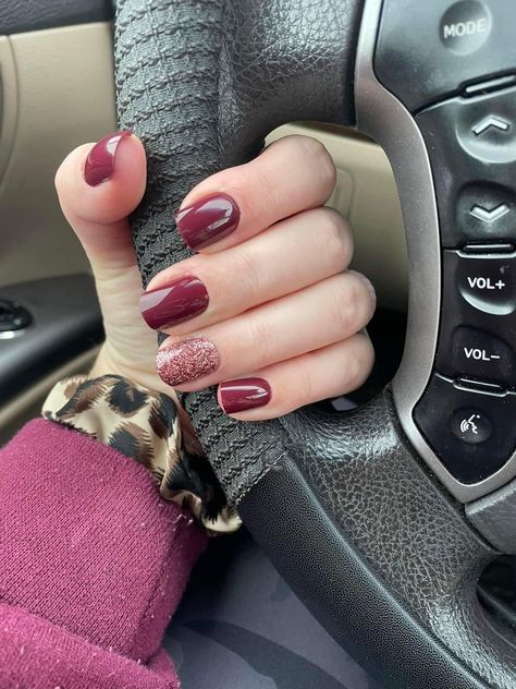 Wine And Rose Gold Nails, Garnet Nail Color, What Color Nails Go With Burgundy Dress, Burgundy Bridesmaid Nails, Gel Nails Maroon, Berry Christmas Nails, Nails To Match Burgundy Dress, Maroon And Gold Nails Design, Brick Red Nails