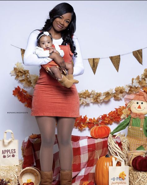 Fall Pictures Mother And Son, Thanksgiving Photoshoot Family Pictures, Fall Mommy And Me Pictures, Mother Daughter Halloween Costumes, Thanksgiving Photoshoot, Family Thanksgiving Outfits, Fall Baby Photos, Matching Mommy Daughter Outfits, Mommy Daughter Photoshoot