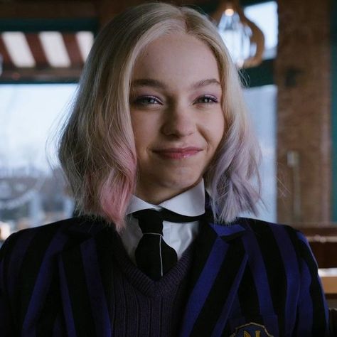 Emma Myers - Enid Sinclair Wednesday 2022, Cameron Boys, Enid Sinclair, Emma Myers, The Addams Family, Wolf Girl, Gwen Stacy, Comic Movies, Jenna Ortega