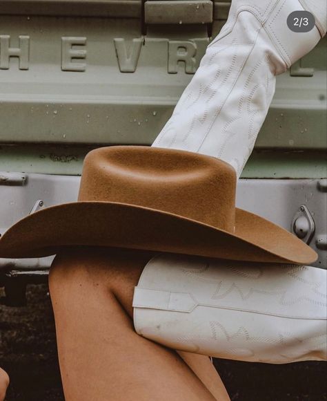 Glamour Cowgirl Aesthetic, Cowgirl Boot Pictures, Retro Cowgirl Photoshoot, Western Feminine Aesthetic, Chic Cowgirl Aesthetic, Western Hat Photoshoot, Outdoor Photoshoot With Chair, Cowgirl Profile Picture, Cowboy Boot Photography