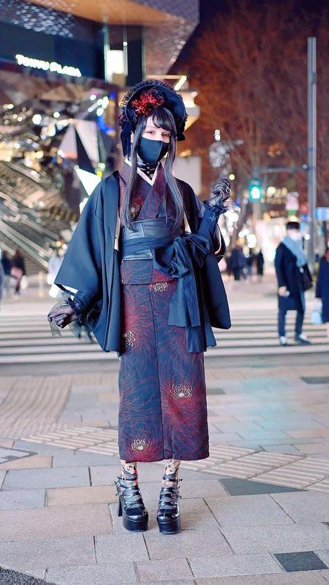 Japanese Festival Outfit, Gothic Japanese Fashion, Japanese Inspired Clothing, Kimono Aesthetic, Japan Street Style, Gothic Kimono, Japanese Goth, Japanese Goth Fashion, Black Kimono Outfit