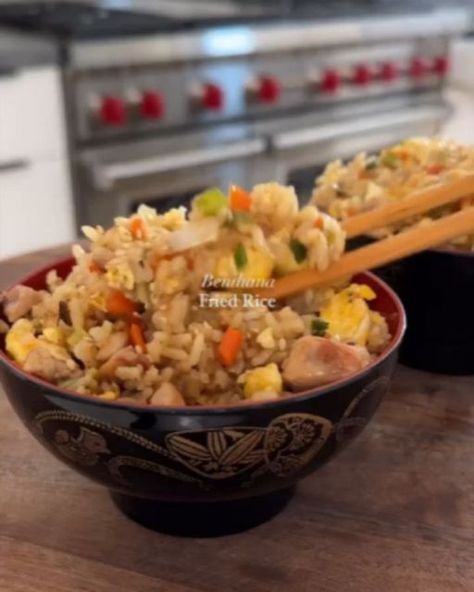 Clean Eating Guide on Instagram: "Benihana fried rice✨ by @maxiskitchen
.
▪️2 Cups Jasmine Rice, uncooked▪️2 tsp Olive Oil▪️4 Eggs▪️2 Chicken Thighs or 1 Chicken Breast, diced small▪️4 Tbsp Soy Sauce, divided▪️2 Cloves Garlic, minced▪️1 Carrot, diced small▪️1/2 Yellow Onion, diced small▪️3 Scallions, sliced▪️1/4 Cup Butter, divided▪️1/2 tsp Kosher Salt▪️1 tsp Black Pepper▪️2 Tbsp Sesame Seeds▪️
.
🌱Vegan Modification: Sub in mushrooms for chicken and sesame oil for butter
.
1️⃣ Cook rice according to package directions and let cool (if you can, cook the rice the day before and refrigerate overnight)
2️⃣ In a large wok or pan over medium high heat, scramble eggs in 1 tsp oil with salt and pepper and remove from the pan and set aside
3️⃣ Add 1 tsp more oil and then stir fry the chicken with Benihana Fried Rice, Milanese Recipe, Scramble Eggs, Clean Eating Guide, Cooking Jasmine Rice, Cook Rice, Chicken Fried Rice, Jasmine Rice, Asian Cooking