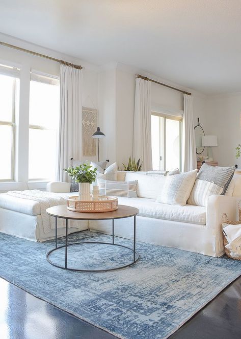 bleu and white living room // white sofa // road coffee table // blue rug #RemodelingtheLivingRoom Rooms Decoration, Modern White Living Room, White Living Room Decor, White Couch, Room White, Coastal Living Rooms, White Living, White Living Room, White Sofas