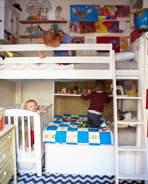 small shared bedroom with three kids Triple Bunks, Small Shared Bedroom, Kids Rooms Shared, Kids Shared Bedroom, Small Kids Room, Shared Kids Room, Cork Boards, Bunk Bed Designs, Shared Bedroom