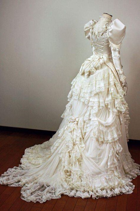 Wedding Gown, c.1890 Pthumerian Queen, 1800 Wedding, Victorian Outfits, Cosplay Wedding, Queen Cosplay, 1800's Dress, Gowns Vintage, Wide Skirt, Dress Pictures