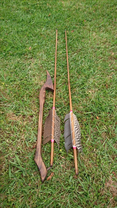 Atlatl spear thrower  Made in New Zealand- Land of Orks, Hobbits and wizards. feel free to facebook message me. Valkyrie Oc, Spear Thrower, Fashion Hardware, Cross Bow, Defense Mechanism, Primitive Technology, Archery Accessories, Survival Life Hacks, Custom Bows