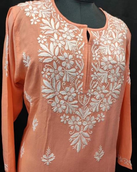 Cotton Tops For Jeans, Engagement Couple Dress, Woolen Embroidery, Kurta Embroidery, Flower Pattern Design Prints, Chicken Kari, Chikankari Kurta, Girls Dresses Diy, Embroidery Fashion Detail