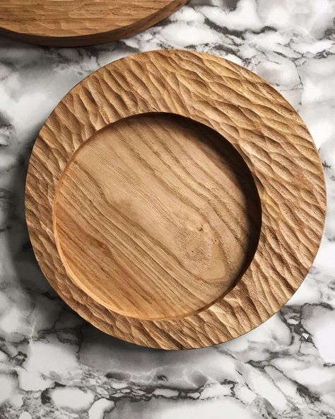 Number 1 Made Out Of Wood 👉 Go to the website to find out more. Modern Wood Carving, Wood Trays, Wood Dishes, Wooden Dishes, Modern Dinnerware, The Perfect Kitchen, Wood Plate, Tray Design, Carving Wood