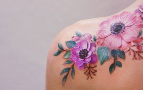 Pink Flowers Tattoo, Anemone Flower Tattoo, Tattoo On The Shoulder, Anemone Tattoo, Pink Flower Tattoos, Go Tattoo, Mexican Art Tattoos, Floral Tattoo Design, 3d Tattoos