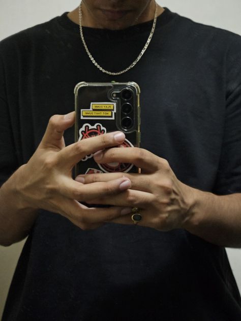 Samsung Mirror Selfie, Phone Mirror Selfie Aesthetic, Samsung Selfie, Phone Mirror Selfie, Spiderman Phone Case, Veiny Arms, Veiny Hands, Samsung Aesthetic, Samsung Gadgets