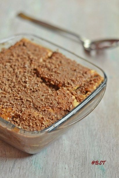 Chocolate Biscuit Pudding - The Big Sweet Tooth Chocolate Biscuit Pudding, Biscuit Pudding, Eggless Desserts, Eggless Recipes, Biscuits Easy, Pudding Desserts, Indian Desserts, Indian Snack Recipes, Indian Food Recipes Vegetarian