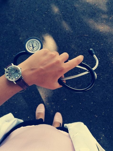 Medical College Snap, Doctor Things, Medical Internship, Medical Intern, Medical Student Motivation, Afghan Girl, Medicine Student, Medical School Inspiration, College Aesthetic