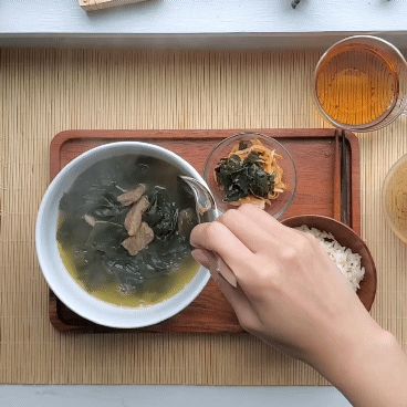 Cafe Maddy, Miyeokguk Soup, Seaweed Soup Aesthetic, Seaweed Soup Postpartum, Korean Birthday Seaweed Soup, Korean Seaweed Soup, Korean Seaweed Soup With Tofu, Sea Vegetables, Birthday Week