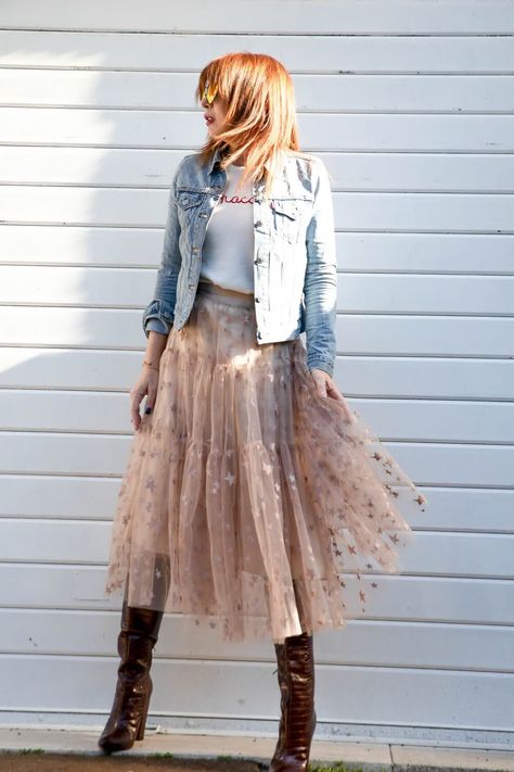 Tulle skirt with stars, why you should have one | Don't Call Me Fashion Blogger! Roma Tulle Skirt With Boots, Tulle Shirt Blouses, Brown Tulle Skirt, Tuille Skirt, Beige Tulle Skirt, Skirt Outfits With Boots, Tool Skirt, Tutu En Tulle, Tulle Skirts Outfit