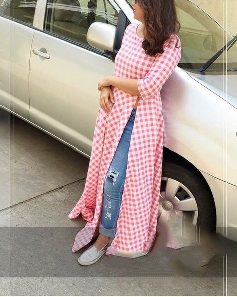 Kurti With Jeans, Rayon Kurti, Look Plus Size, Long Kurti Designs, Salwar Kamiz, Suit Designs, Kurta Designs, Indian Designer Wear, Churidar